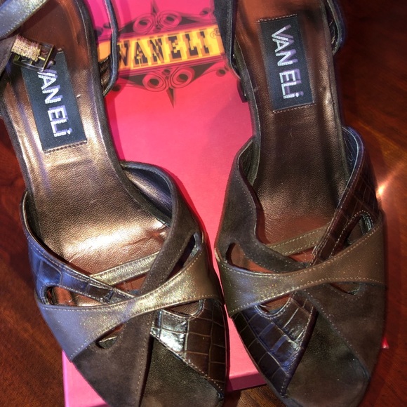 VanEli Brown/Bronze Suede Platform Heels, Size 7M. - Picture 3 of 4